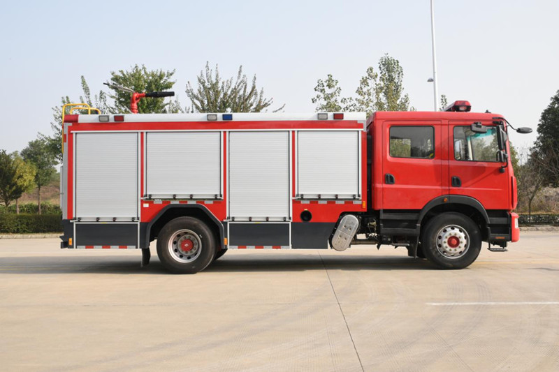 東風(fēng)7噸水罐消防車(chē)