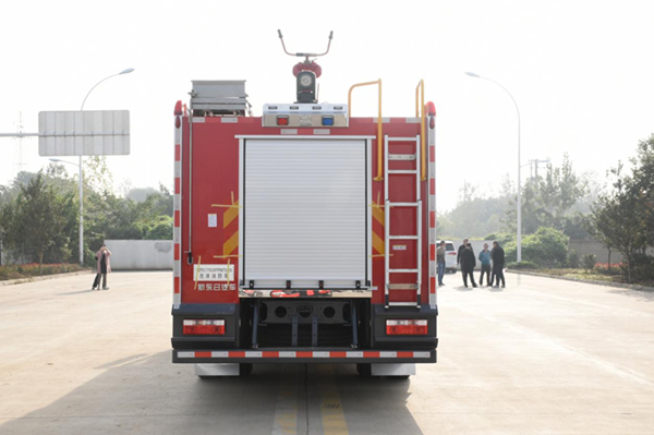 東風(fēng)7噸水罐消防車(chē)