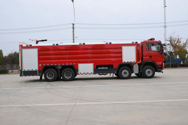 重汽24噸水罐消防車